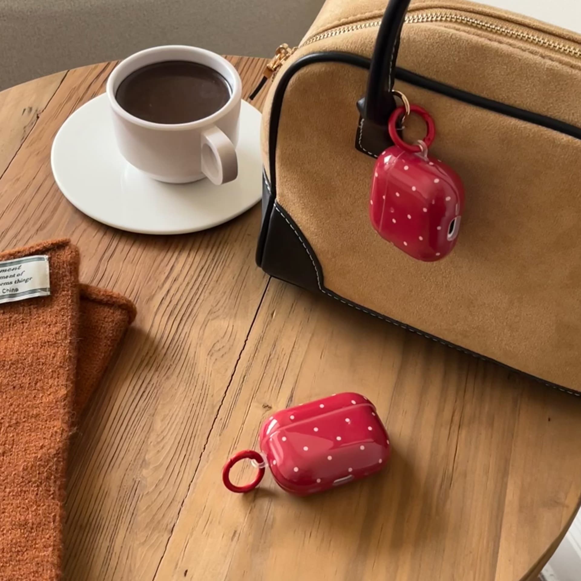 Airpodsケース 水玉模様のやさしさあふれるケース