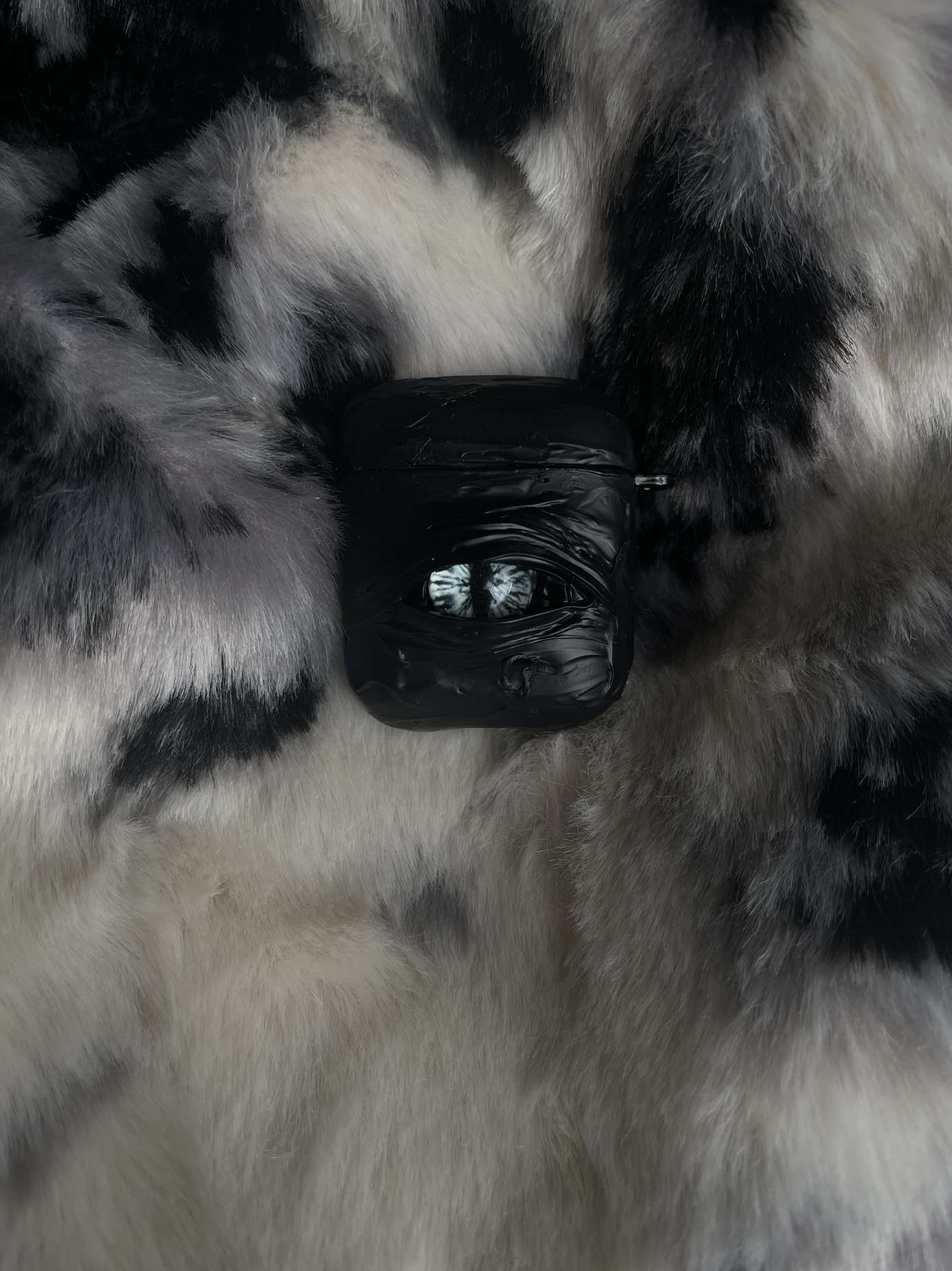 【廃盤】多眼怪物風AirPodsケース