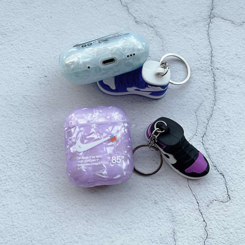 【廃盤】AirPodsproケース スニーカーキーホルダー付き