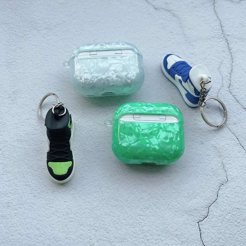 【廃盤】AirPodsproケース スニーカーキーホルダー付き