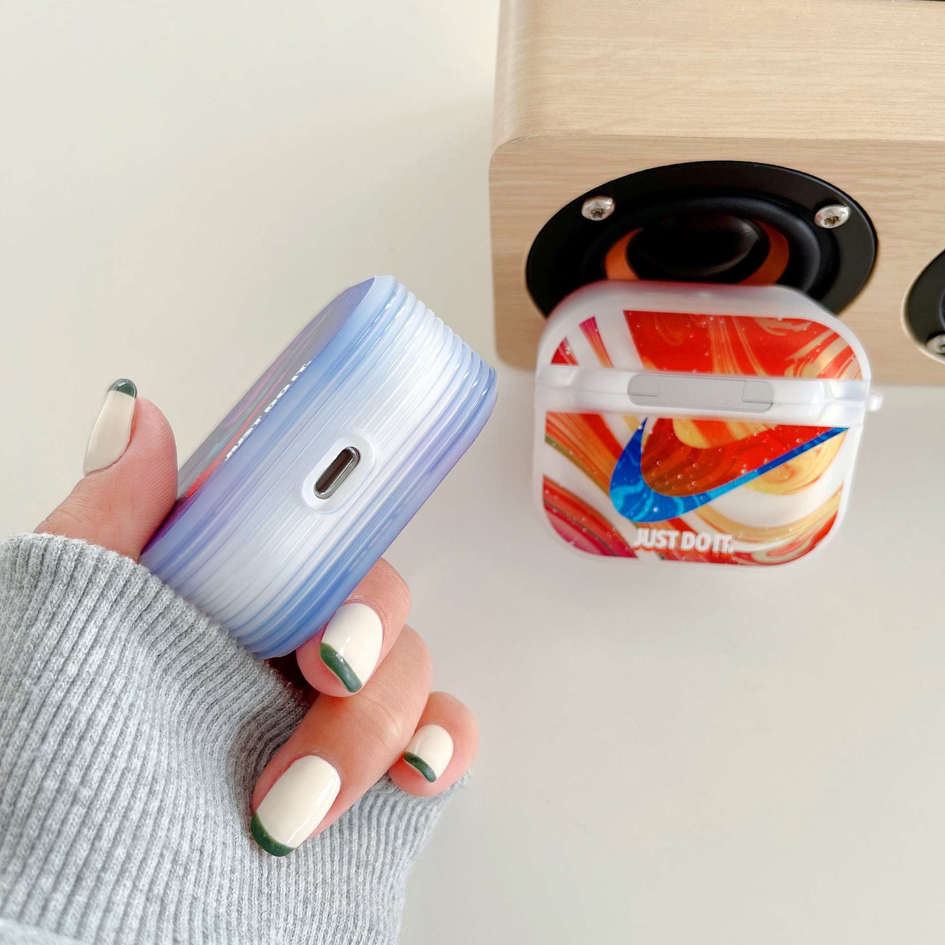 【廃盤】ナイキロゴ入りグラデーションAirPodsproケース