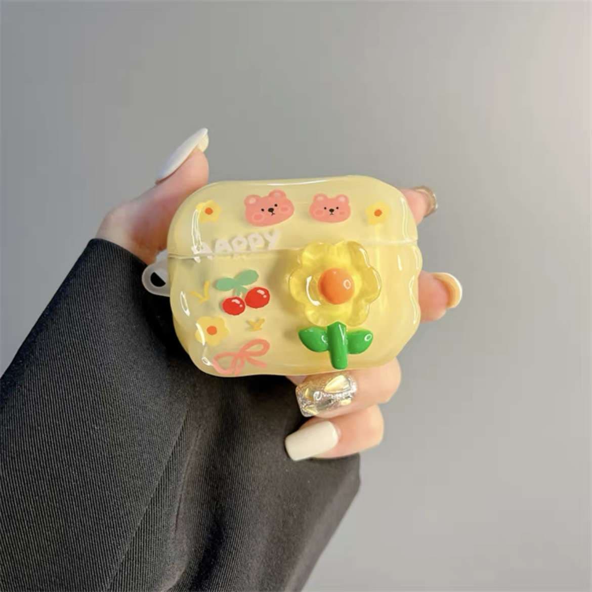 花モチーフのかわいいAirPodsproケース