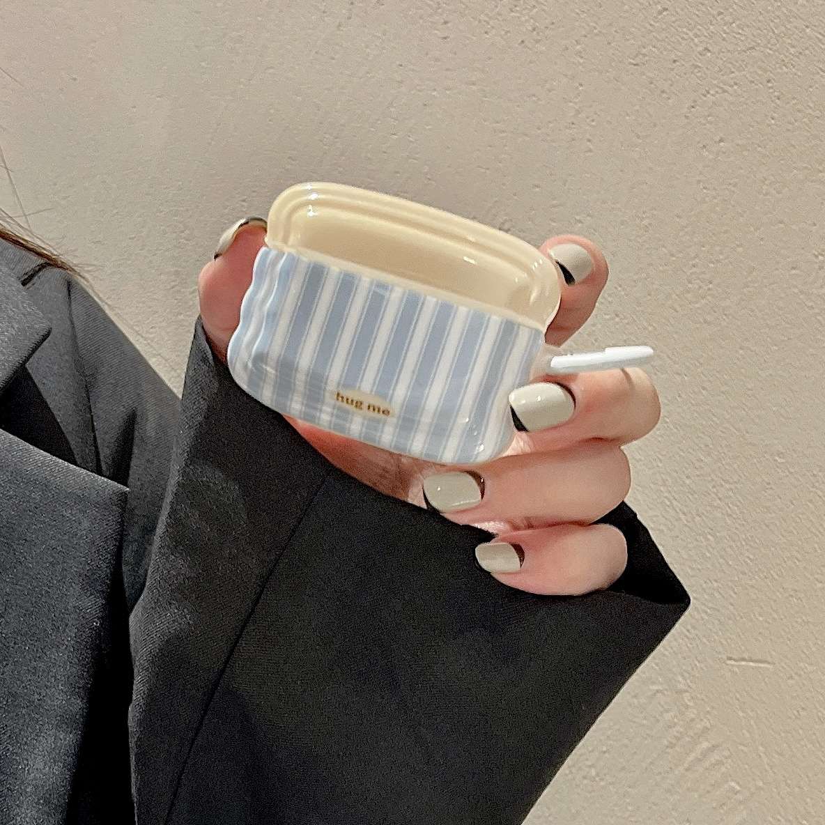 AirPodsproケース 縦縞柄ハグミー可愛いイヤホンケース