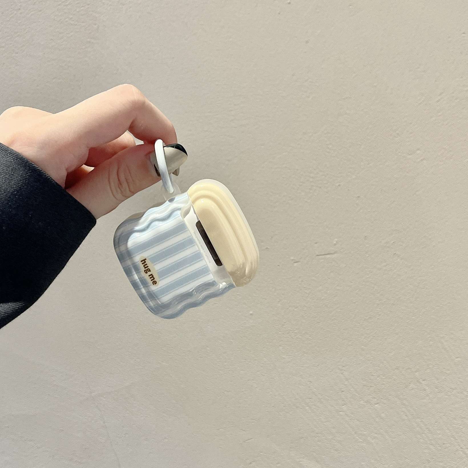 AirPodsproケース 縦縞柄ハグミー可愛いイヤホンケース