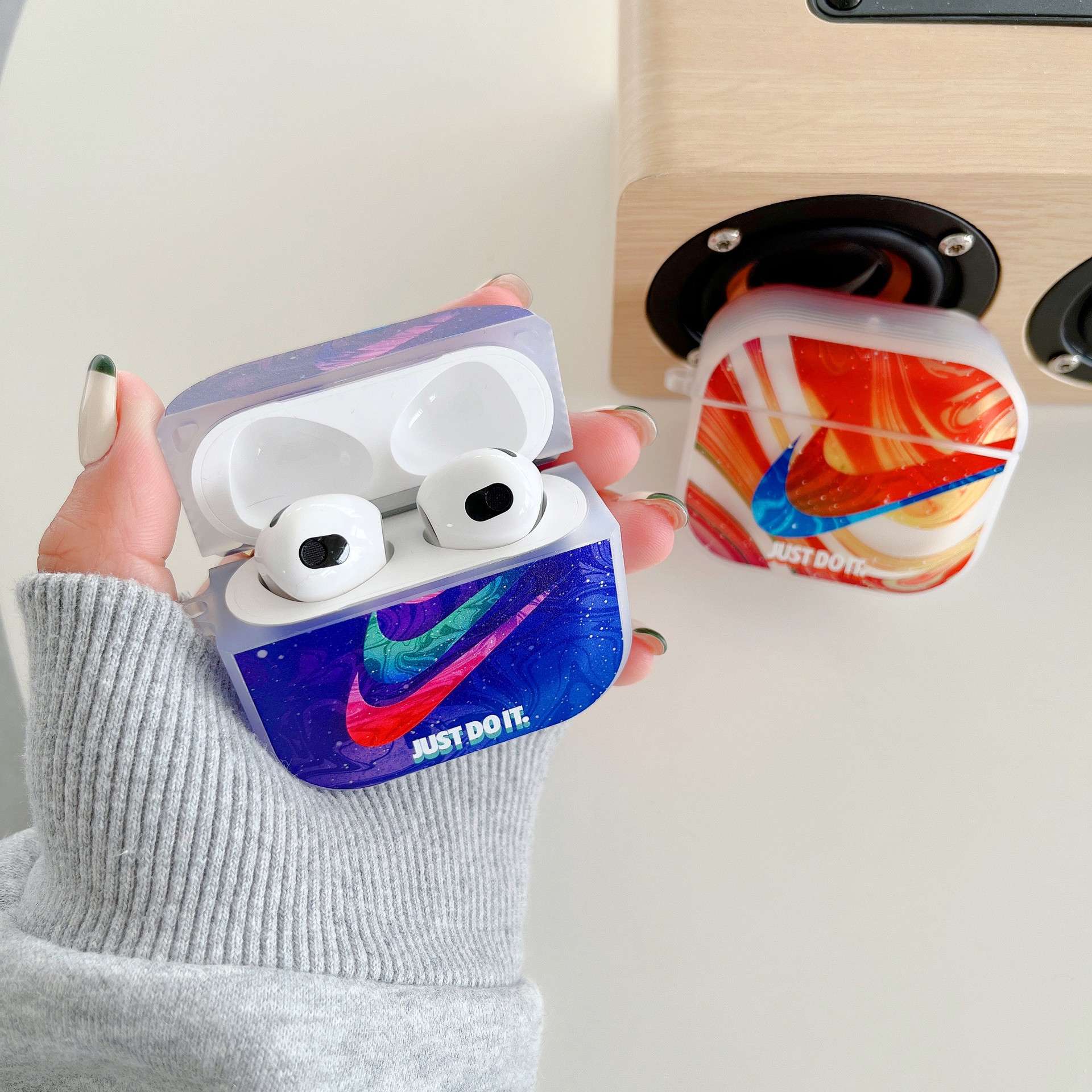 【廃盤】ナイキロゴ入りグラデーションAirPodsproケース