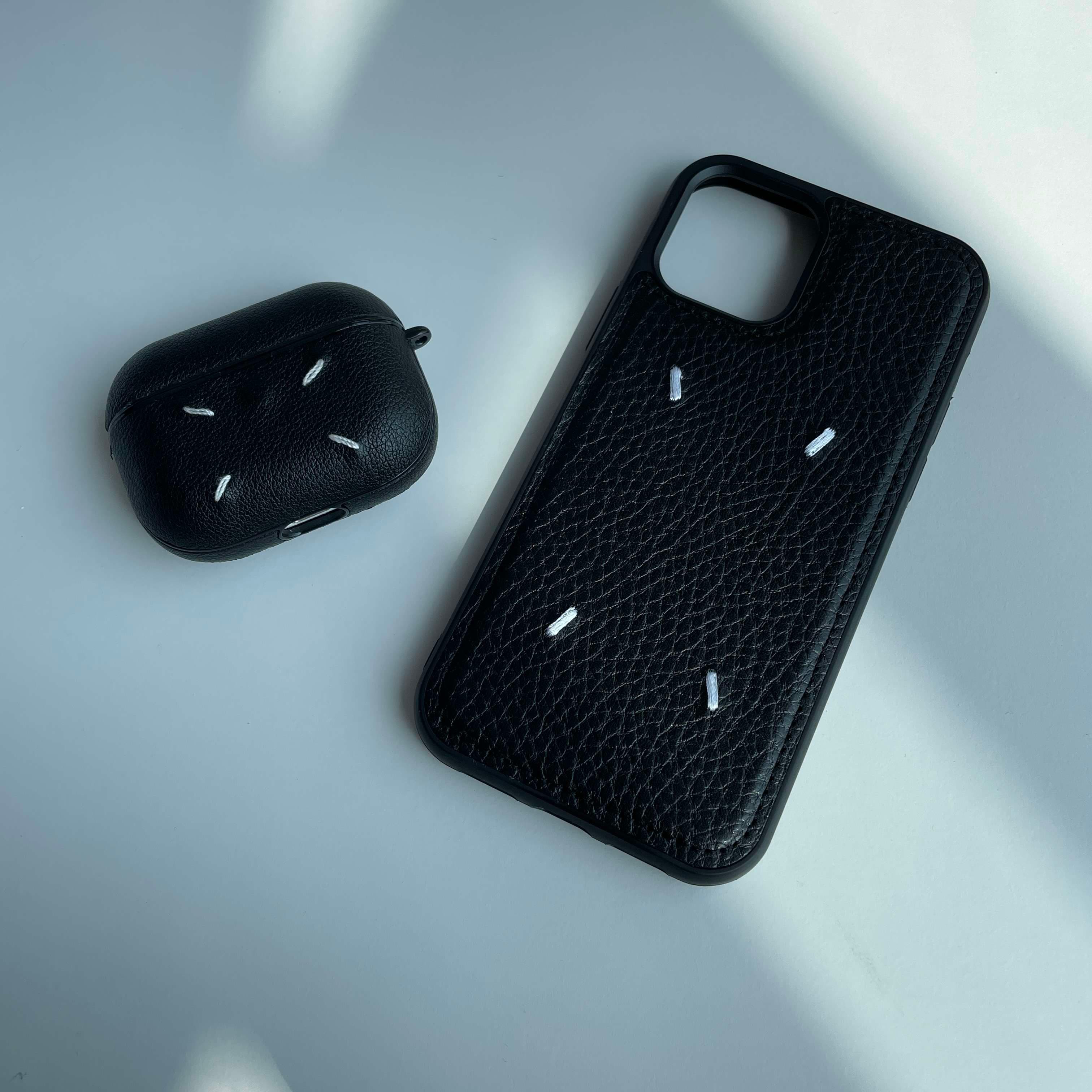 AirPodsproケース 高級感あふれる革製イヤホンケース