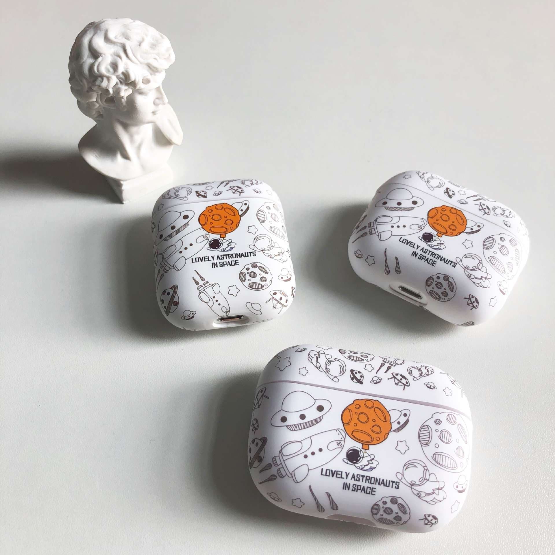 かわいい キャラクター 宇宙飛行士とお月様 AirPods/AirPodsproケース