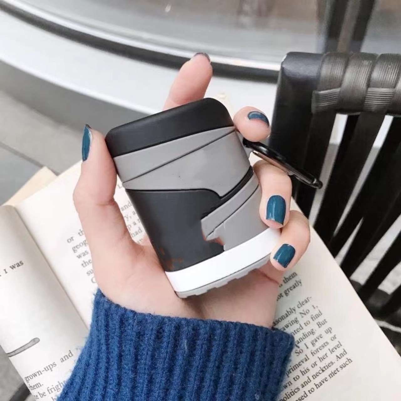 シリコン スニーカー カラビナ付き AirPods/AirPodsproケース