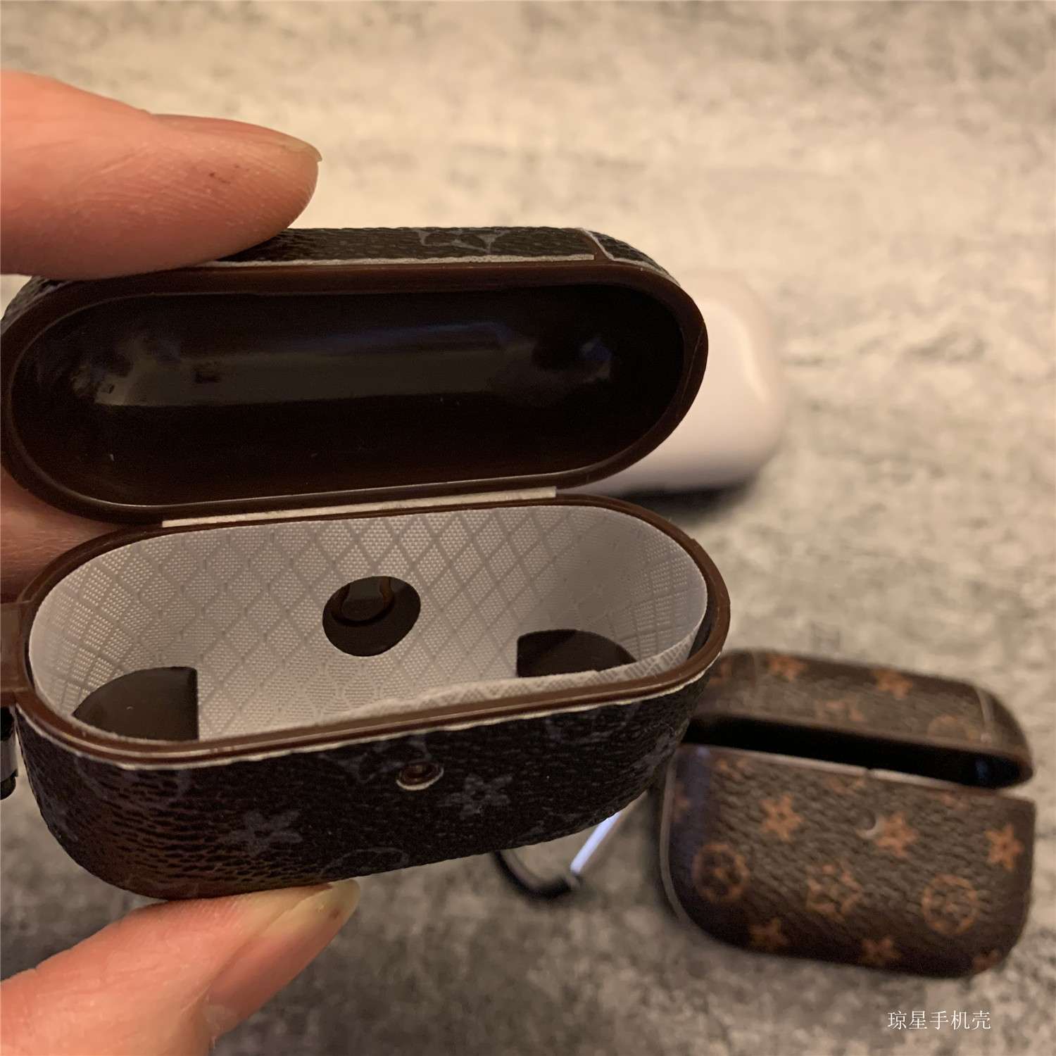 【廃盤】高級ブランド風AirPodsproケース AirPods ケース
