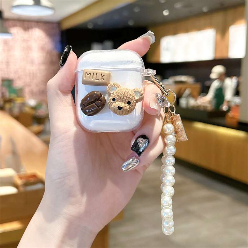 AirPodsproケース クマとミルクのパールストラップ付きイヤホンケース